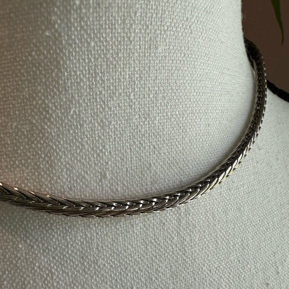Vintage Woven Silver Necklace With Magnetic Closure. - Picture 3 of 16
